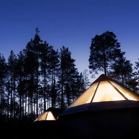 Maatilamajoitukset Tackork Gard & Marina