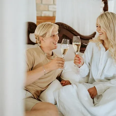 Farm stay Tackork Gard & Marina Nauvo