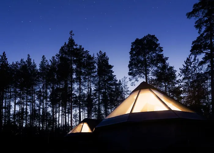 Maatilamajoitukset Tackork Gard & Marina